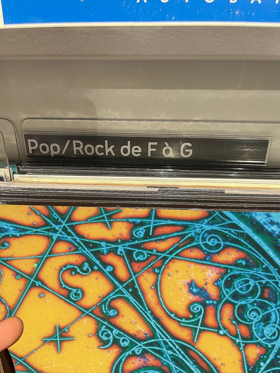 JulesbianFR's tweet photo. 🌈ce que j'ai trouvé au disquaire dans la section pop rock de fag 💔 https://t.co/ITm5vdse4L