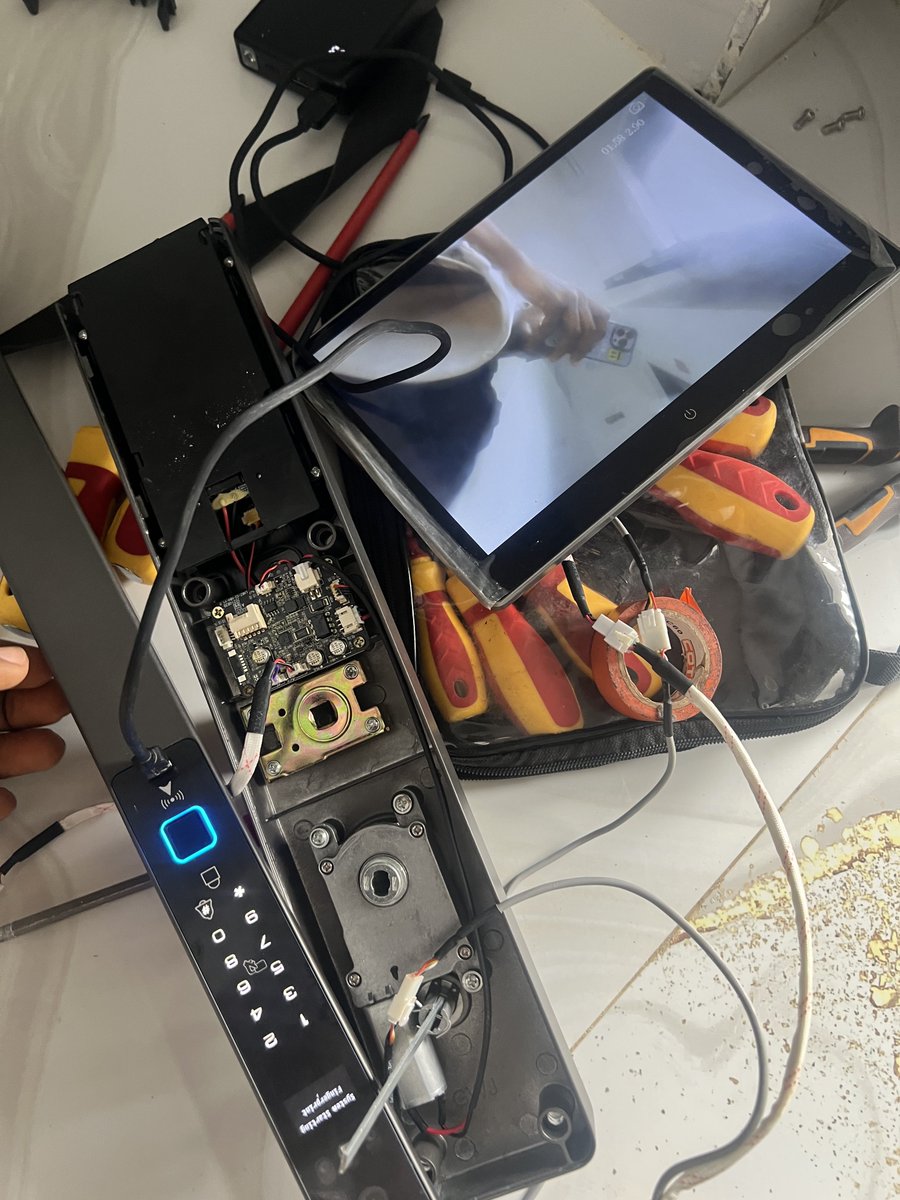 watchtower_home's tweet photo. Smart door lock https://t.co/6WMy0NwX4e