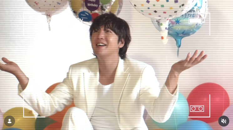 Kkorepo's tweet photo. #チャン・グンソク、色とりどりの風船に囲まれた嬉しいバースデー（動画あり） 
#チャングンソク  
🔗https://t.co/hkFTDlUgbt https://t.co/6jSNbUXvxW