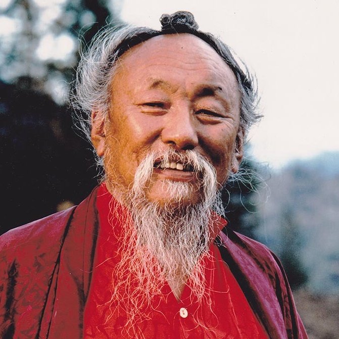 AcervoCharts's tweet photo. Mestre budista Chagdud Tulku Rinpoche viraliza com uma reflexão:

“Se alguém precisa de religião para ser bom, a pessoa não é boa, é um cão adestrado.” https://t.co/sHz22OVMyM