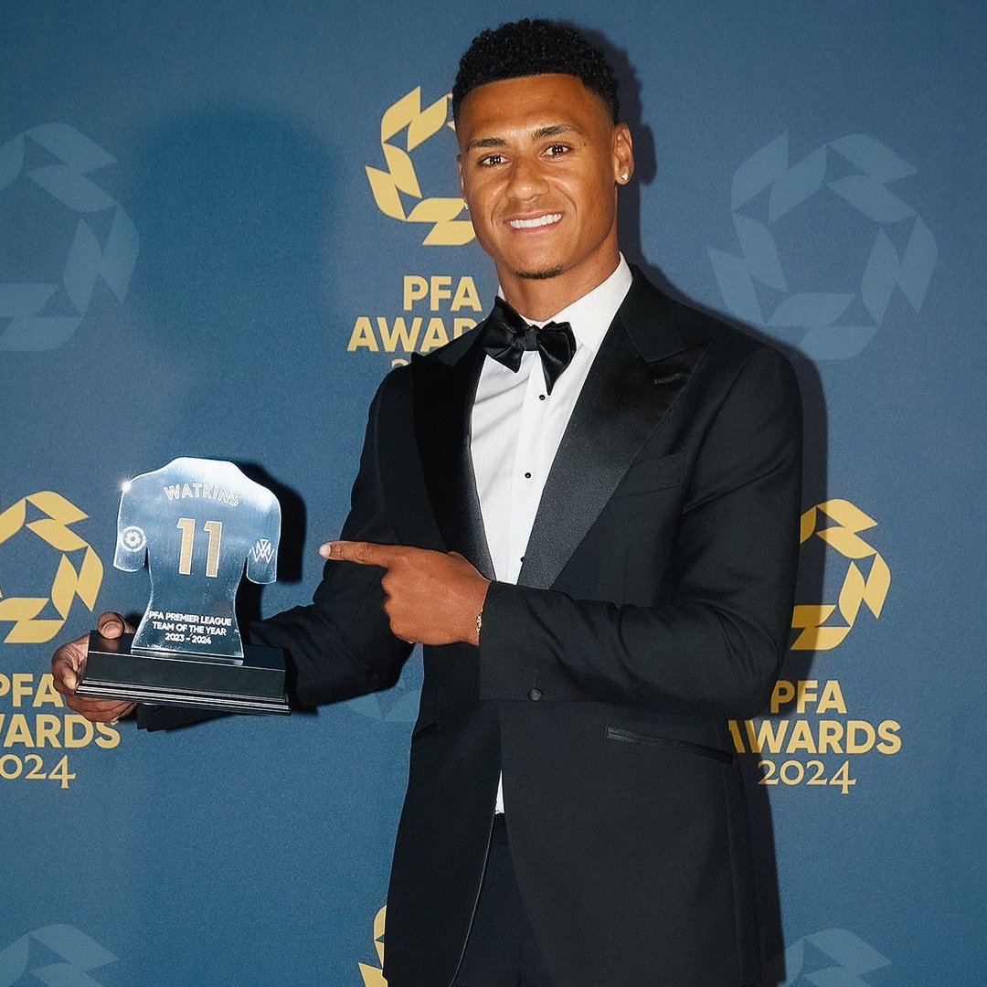 UtdDistrict's tweet photo. 🔴📰 | #mufc are still weighing up the striker market, although a deal is NOT expected for Ollie Watkins.

He was of interest last summer before they signed Benjamin Šeško, but they are not set to revisit that situation.

[@TheAthleticFC] https://t.co/x3j6qyFVQa