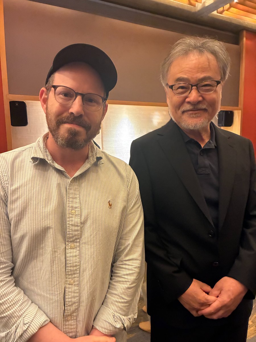 kokurojo_movie's tweet photo. #黒沢清 監督が映画『#黒牢城』
北米公開に合わせて渡米中！🏯
━━━━━━ｖ━━━━━━━

本作を観た #アリ・アスター 監督
(『ミッドサマー』『ヘレディタリー／継承』)と
黒沢監督の2ショット写真が到着📸

アリ・アスター監督は黒沢監督の作品を
全て観ているほどの大ファンだそう…！

「ラスト15分が特に素晴らしく、最後の村重の姿に泣いた...！」
と大絶賛でした👏

Rotten Tomatoesでも96%の高評価となっています！

映画『黒牢城』、日本でも全国公開中です🎬