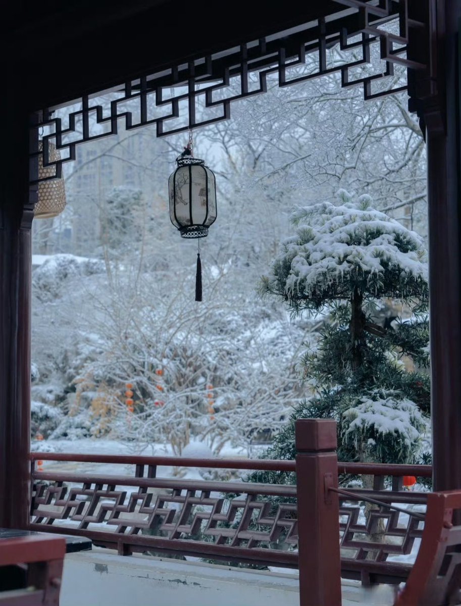 JVicfans's tweet photo. [Woke up to golden sunlight filtering through ancient temple windows, sipped local jasmine tea while listening to monks chant softly. This is the quiet magic of small-town travels ]， https://t.co/q6nTWRBLq5