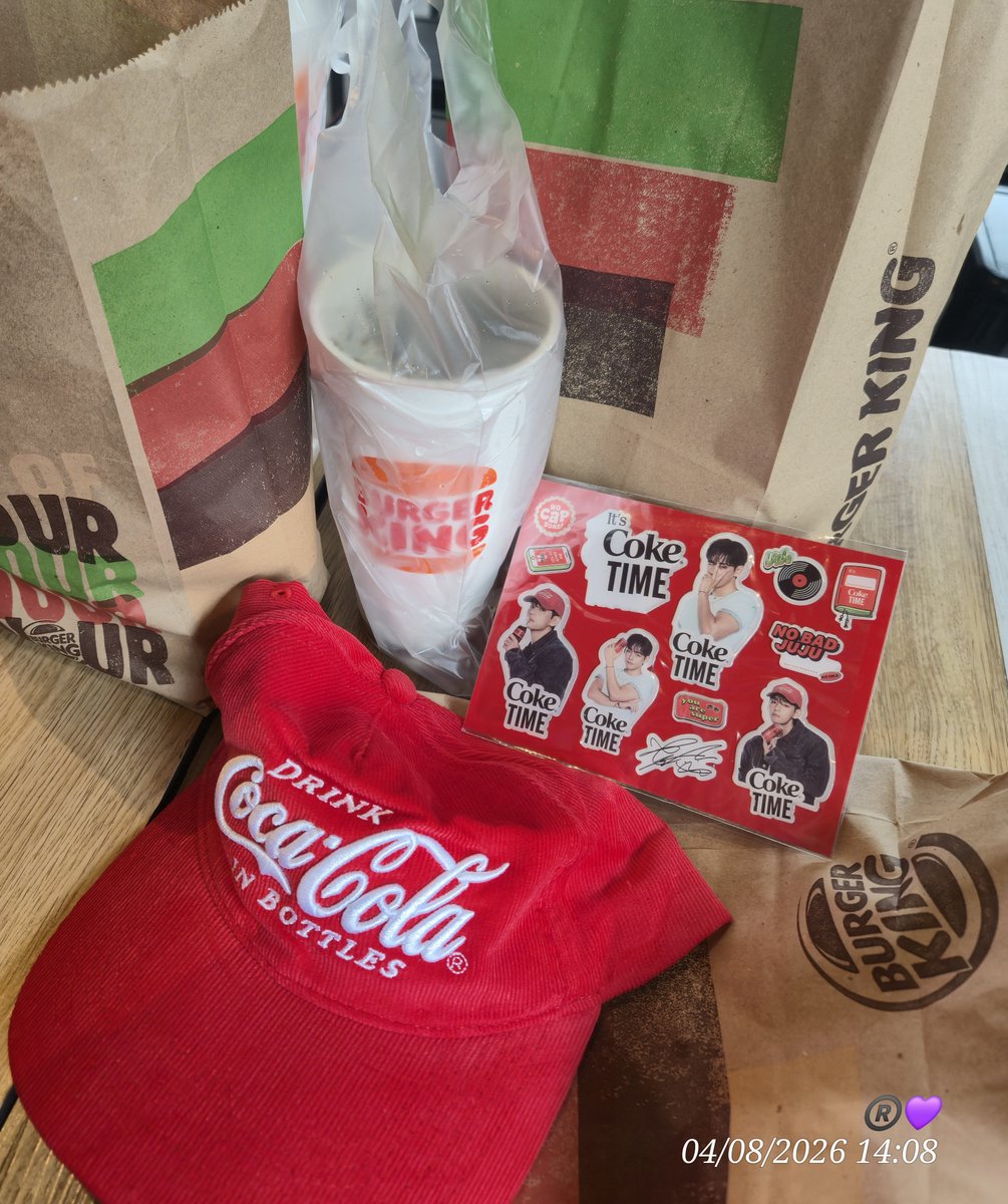 Reyahkim's tweet photo. Afternoon Feast 💜

TAEHYUNG COCA COLA AMBASSADOR
KIM TAEHYUNG X COCA COLA
#TaehyungxCocaCola
#VxCocaCola https://t.co/oikrh86FLp