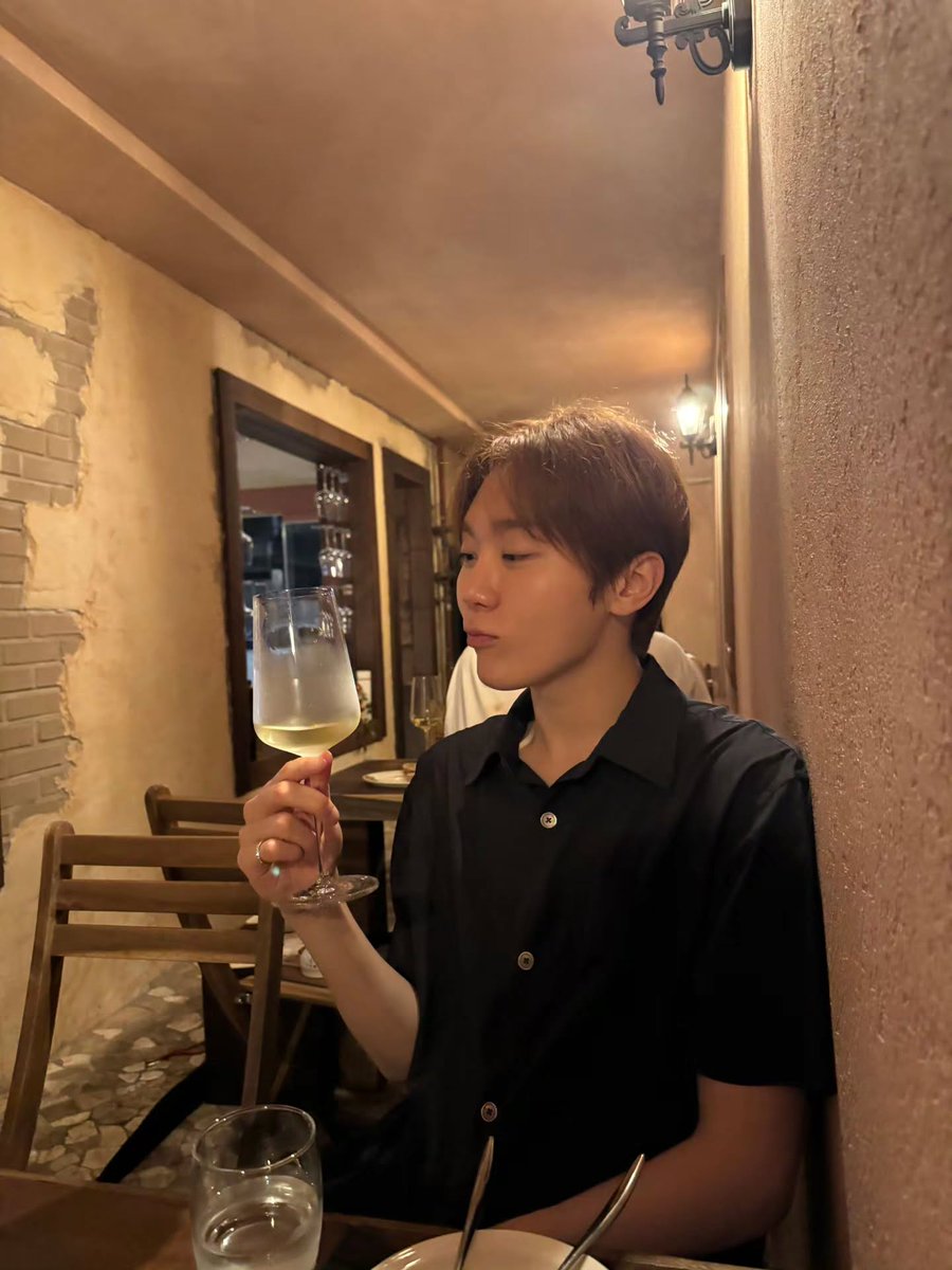 updatingsvt's tweet photo. [INSTAGRAM] 260804 SEUNGKWAN (2)

🍊: sseukssaksseukssak (onomatopoeia for brushing/rubbing)

#SEUNGKWAN #승관 https://t.co/BPhG2BlsxJ