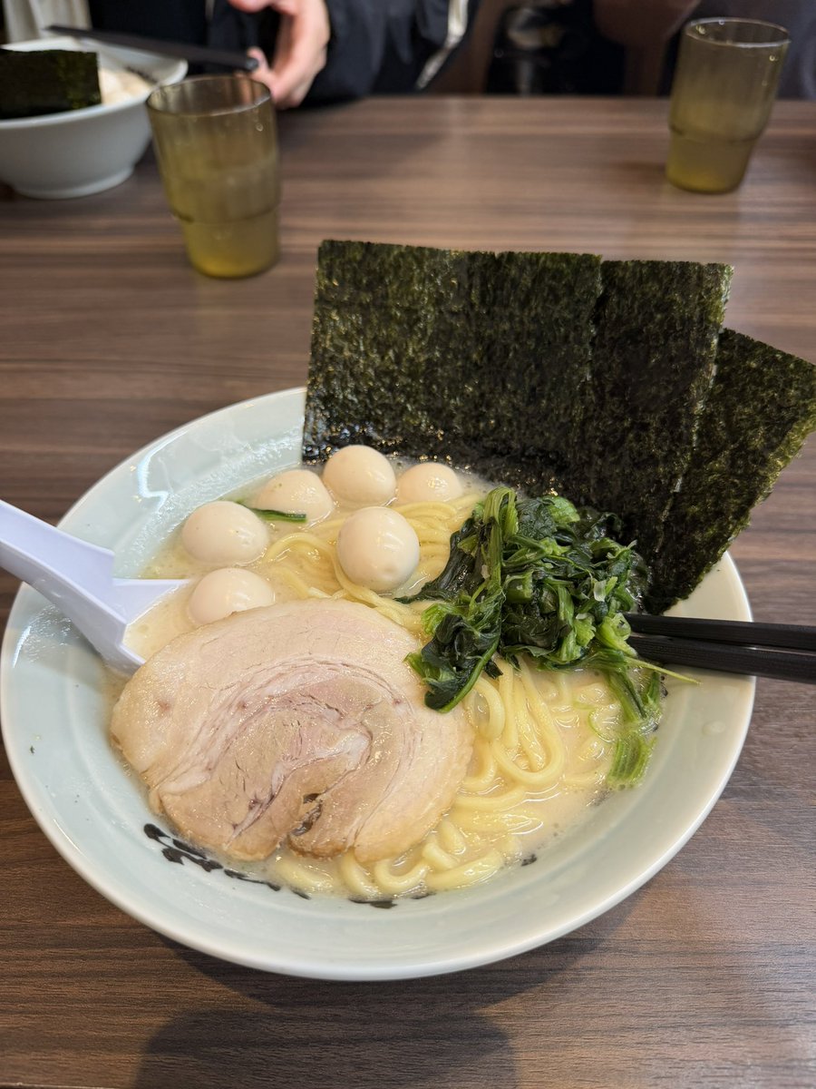 Sweet_ult's tweet photo. 友達とラーメン食べにきました https://t.co/5UC0Sdamkc