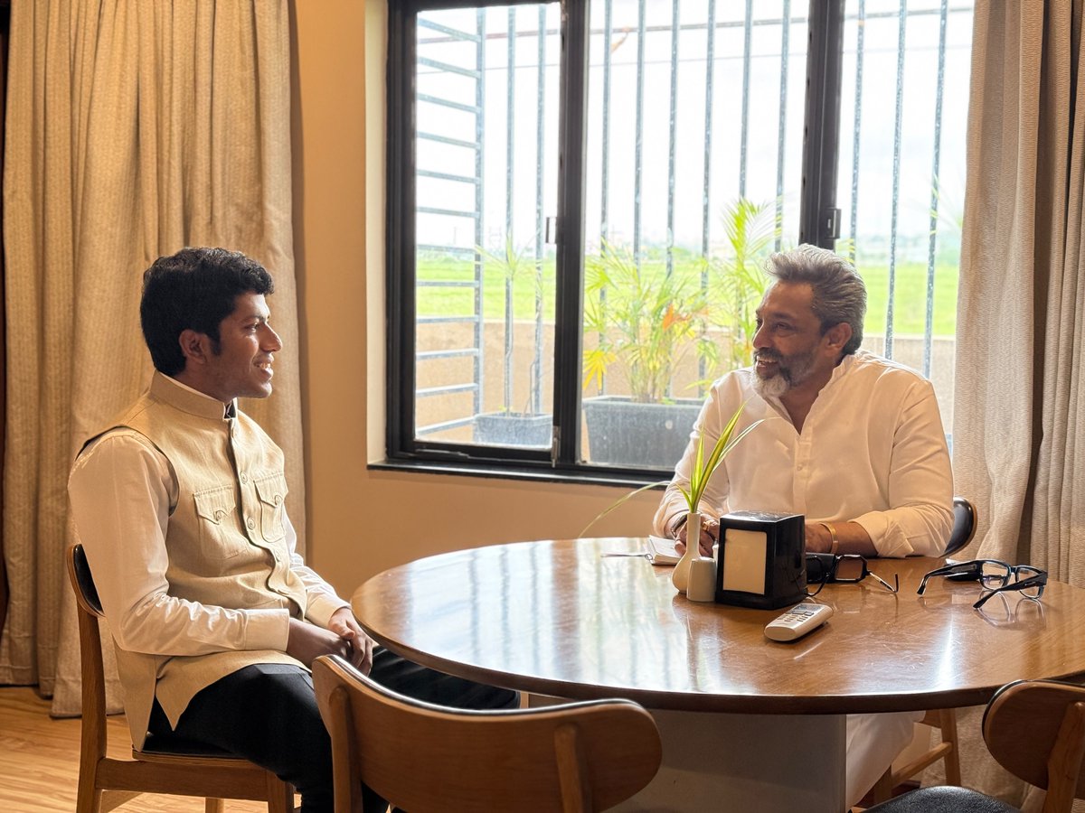 SagarKhandre12's tweet photo. ಕಾಂಗ್ರೆಸ್ ಪಕ್ಷದ " ಸಂಘಟನಾ ಸೃಜನ್ ಅಭಿಯಾನ " ಕಾರ್ಯಕ್ರಮದ ಎಐಸಿಸಿ ವೀಕ್ಷಕರಾದ ಶ್ರೀ ರಾಜೇಶ್ ಲಿಲೋಥಿಯಾ ( @RajeshLilothia ) ಅವರನ್ನು ಇಂದು ಬೀದರ್ ನಗರದಲ್ಲಿ ಭೇಟಿಯಾಗಿ, ಪಕ್ಷದ ಸಂಘಟನೆಯ ಕುರಿತು ಹಲವಾರು ವಿಚಾರಗಳನ್ನು ಚರ್ಚಿಸಿ, ಅವರ ಸಲಹೆ-ಸೂಚನೆಗಳನ್ನು ಪಡೆದುಕೊಳ್ಳಲಾಯಿತು.

Met AICC Observer Mr. Rajesh Lilothia for the Congress Party's 'Sanghatana Srijan Abhiyan' program today in Bidar city, discussed several matters regarding party organization, and sought his advice and guidance.