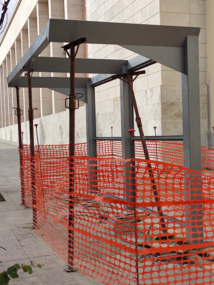 d_meloni's tweet photo. @comunedisassari È possibile evitare di deturpare le principali vie della città con queste pensiline di cattivo gusto?
Ispirarsi a quelle più graziose e funzionali di altre città non è reato. https://t.co/DE9Uceep6Z