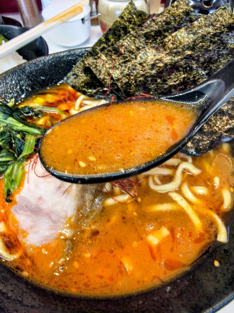 _7788788's tweet photo. 豚骨担々麺
#ラーメン塚田家
夏の限定メニューをいただきました😋 ３段階の辛さで中辛を選んだら「辛いですよ〜」 と店員から言われました。 食べると確かに辛いですが、豚骨ベースなのでまだまだ行けそうなレベル😍 夏にぴったりの激ウマ担々麺、無料の中ライスもあっという間になくなっていきます🤤 https://t.co/xy9ICuXi7T