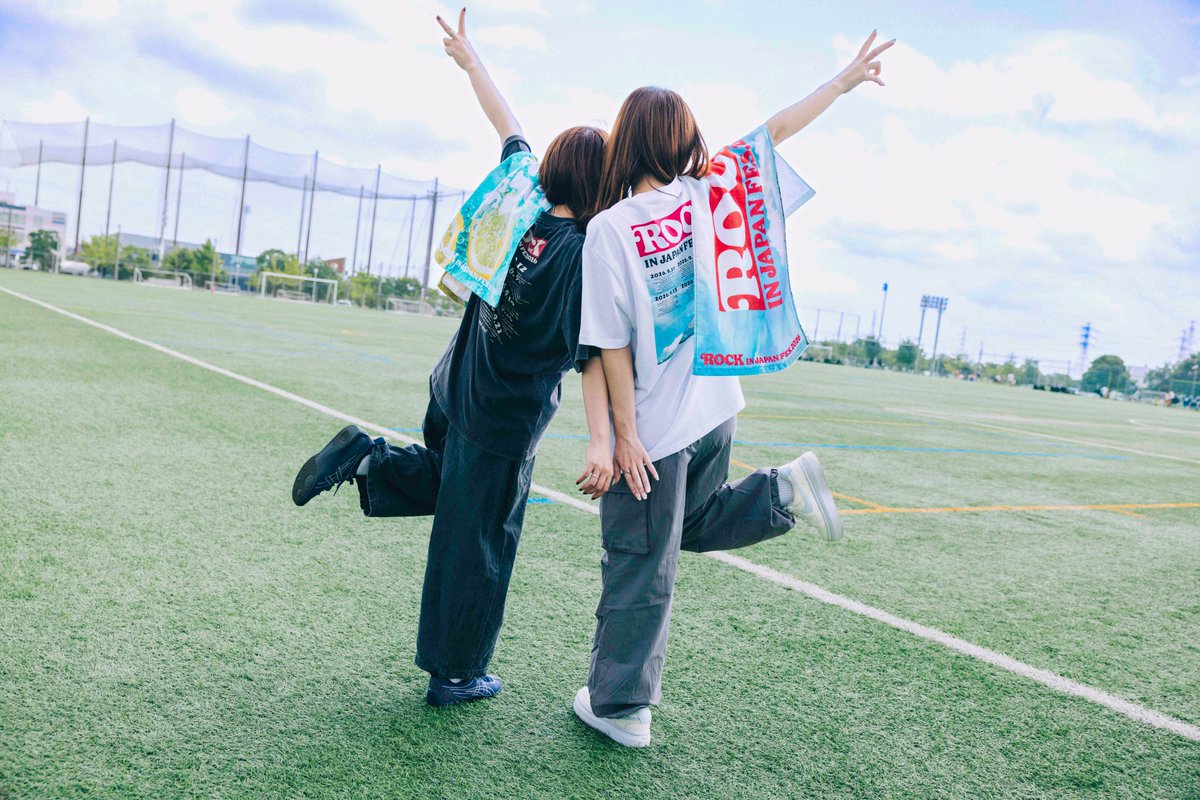 rockinon_fes's tweet photo. 【ROCK IN JAPAN FES. 2026】
👕オフィシャルグッズ公開
　　&プレオーダースタート🔥

ROCK IN JAPANのオフィシャルグッズを公開しました！
全113点の充実したラインナップになっています🔥

▼全ラインナップはこちら
https://t.co/D5ywapLemC

💭プレオーダーとは？
商品を受付期間中に注文し、当日会場で受け取れる購入方法です。
プレオーダーでは、当日の会場販売よりも多くの在庫をご用意しています。
欲しい商品を確実にゲットしておくのがおすすめです！

〈プレオーダー受付期間〉
コンビニ決済：〜8月24日(月)16:00
クレジットカード・PayPay決済：〜8月26日(水)16:00

#RIJF2026 #ロッキン