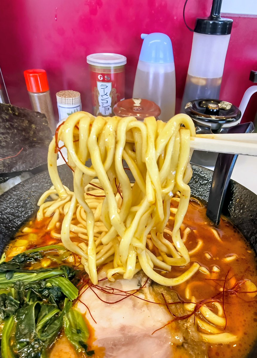 _7788788's tweet photo. 豚骨担々麺
#ラーメン塚田家
夏の限定メニューをいただきました😋 ３段階の辛さで中辛を選んだら「辛いですよ〜」 と店員から言われました。 食べると確かに辛いですが、豚骨ベースなのでまだまだ行けそうなレベル😍 夏にぴったりの激ウマ担々麺、無料の中ライスもあっという間になくなっていきます🤤 https://t.co/xy9ICuXi7T