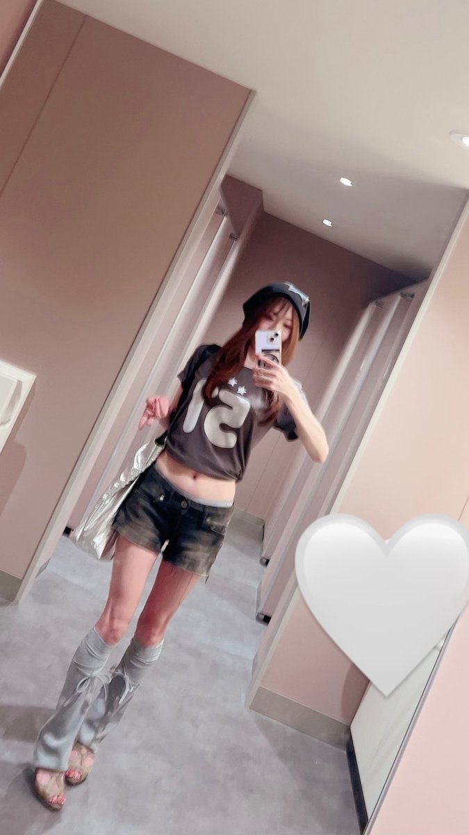 taniaco77's tweet photo. スタの横アリ楽しかったなー🤍🩵
横アリは安室ちゃんの急性咽頭炎になって途中で中止▶︎後日振替というある意味伝説のあの時以来。
スタは箱がでかければでかい程魅せられるグループ🥹
推しへの愛が伝わる格好で行ってきたよ！
リハ観覧最前だったから目に入ってるといいな🥹

#STARGLOW #GOICHI https://t.co/cZWyxo1Nhm