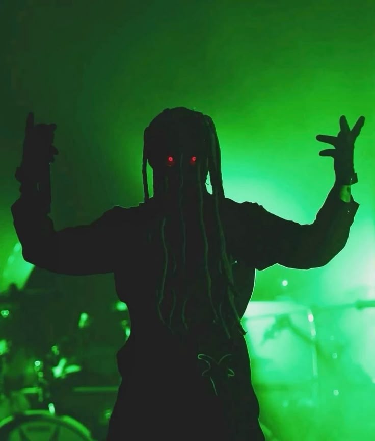 Ender4rtz's tweet photo. Eu to com hipeefoco gigante no shin e no Joey Jordison, gula demais https://t.co/xyVcGyBB5W