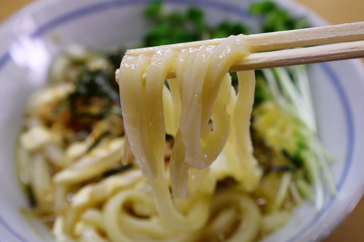 ushio339's tweet photo. 前回「辛子うどん」いただいたから、今回はやっぱ「山葵マヨうどん」だよね！ ( ´艸｀) 東條商店 ＠ 仲多度郡まんのう町 #東條商店 #うどん #わさびマヨ #わさびマヨうどん #まんのう町 #香川県 #さぬき #讃岐 #FC2ブログ  ↓ ↓ イケ麺 USHIO'S BLOG更新しました https://t.co/C1ZkJbkqUV https://t.co/gY623m2oUr
