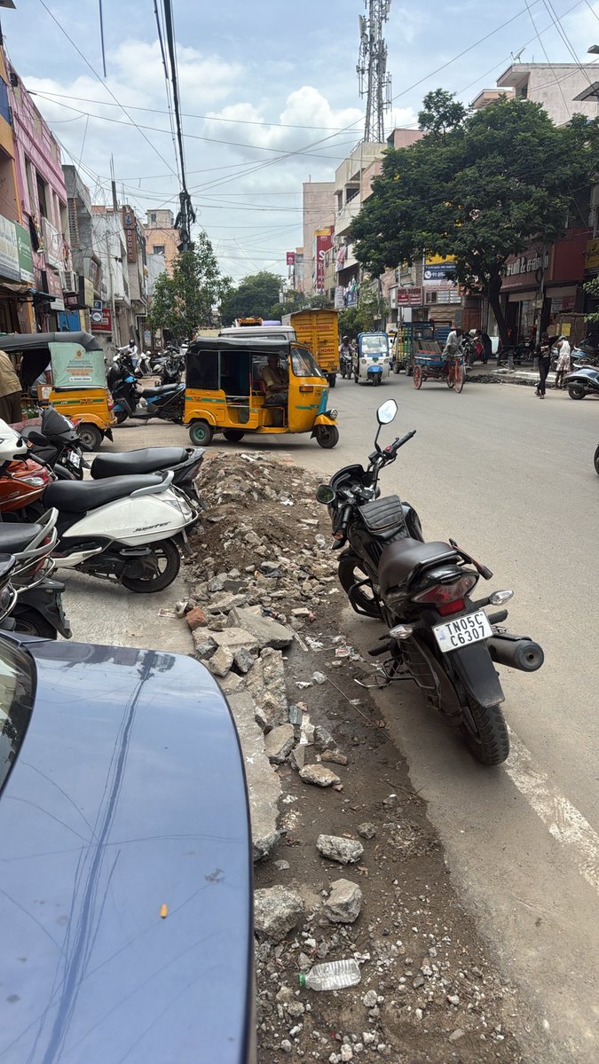 narulusive's tweet photo. Debris all over in Choolai high road @chennaicorp https://t.co/gjVUF2uJaI