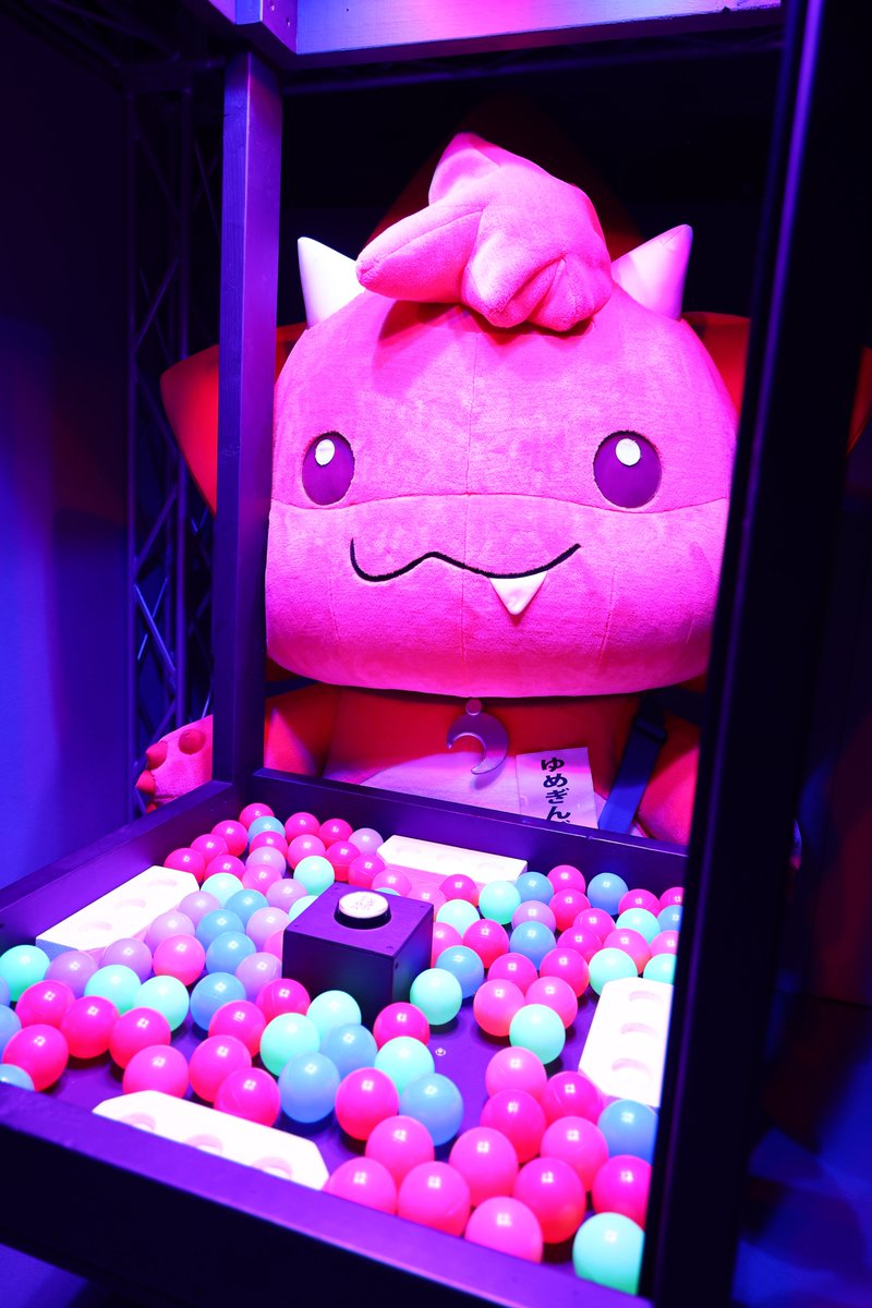 saga_space's tweet photo. ゆめぎんが★ウーたんも「ボール色当てゲーム」に挑戦！
ウーたん自身もいろいろな色に変化しました😂

夏の企画展「#ウーたんゲームス ー地球編ー」 は9/6まで！！
8月は休館日無しで開館しています。 https://t.co/tWqpjlvRPs