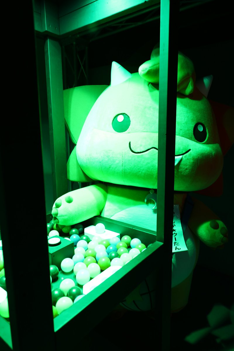 saga_space's tweet photo. ゆめぎんが★ウーたんも「ボール色当てゲーム」に挑戦！
ウーたん自身もいろいろな色に変化しました😂

夏の企画展「#ウーたんゲームス ー地球編ー」 は9/6まで！！
8月は休館日無しで開館しています。 https://t.co/tWqpjlvRPs