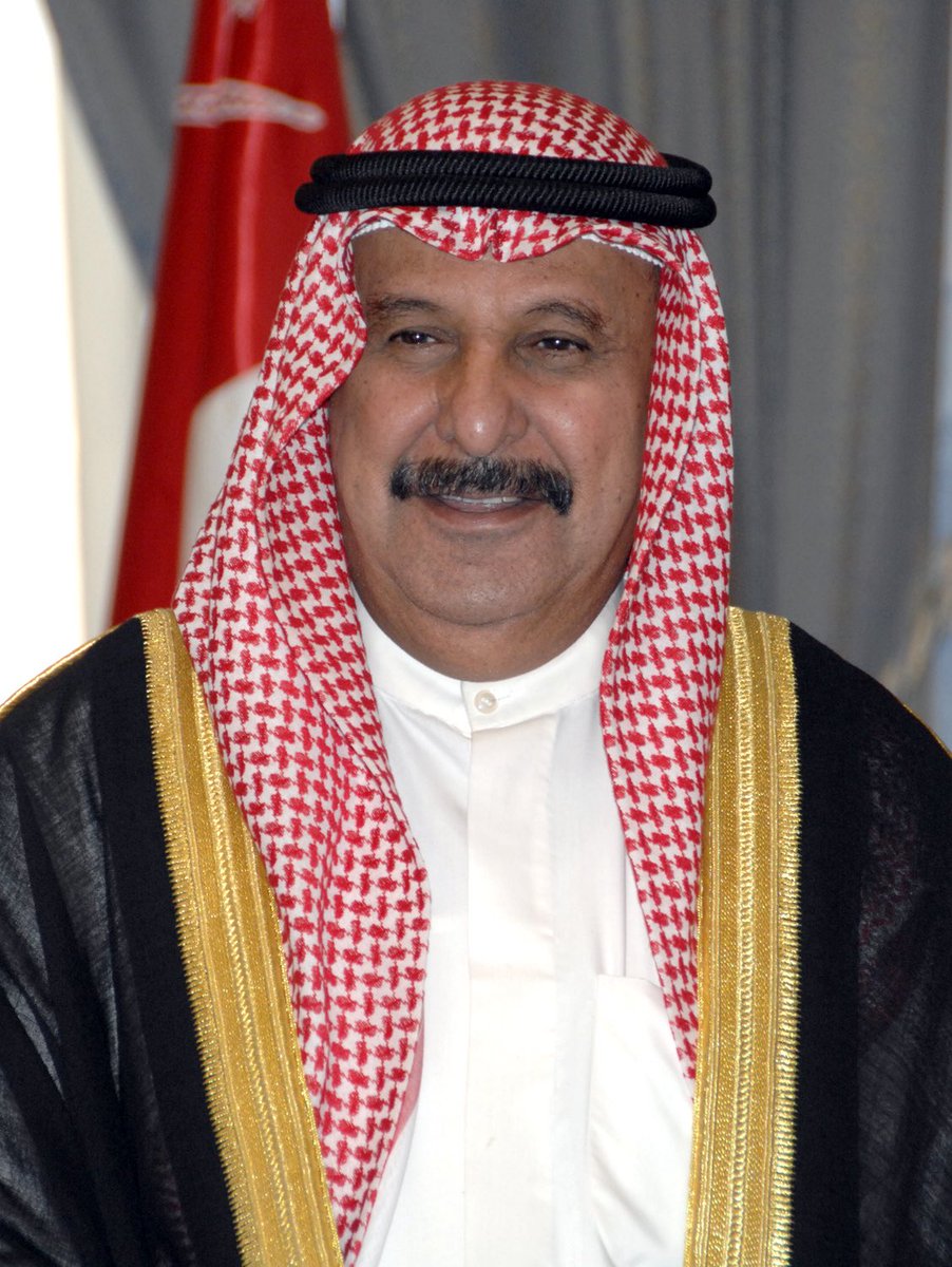 baderalghadouri's tweet photo. الفريق أول متقاعد/ غازي العمر أبوعبدالوهاب
وكيل وزارة الداخلية السابق ..
في هذا الصباح، وكعادتي، خصصت وقتا للدعاء لكل من عرفتهم، وكان من بينهم أبوعبدالوهاب
تلك الشخصية التي لم تكن عادية في حياتي، ولا سيما خلال مسيرتي العملية.
عرفته رجلًا متواضعا، رفيع الأخلاق، لا يعرف الكبر
يستمع للجميع، ولا يقبل بالظلم. 
وكم من ضابط وفرد أنصفهم بمجرد مقابلته
دون موعد أو تعقيد، لأن بابه كان مفتوحا للحق قبل الأشخاص.
ولا تزال في ذاكرتي مواقف عديدة في قضايا كبيرة وحساسة، كان يدعمني فيها دائما، ويحثني على قول الحق والثبات عليه، مهما كانت النتائج.
أسأل الله أن يحفظه، ويبارك في عمره، ويجزيه خير الجزاء على ما قدمه من عدل وإنصاف وأثر طيب بقي في نفوس من عرفوه، وأن يصلح ذريته.