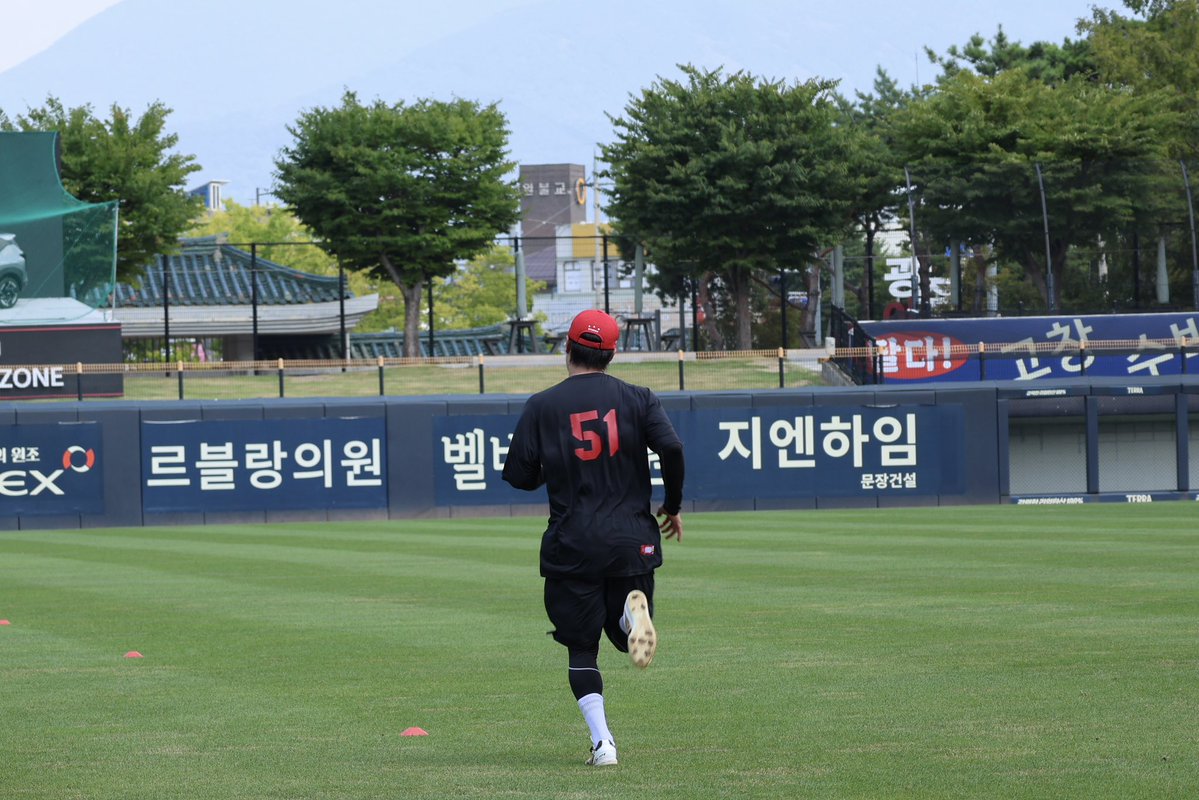 Kiatigers's tweet photo. 무더운 날씨이지만 캐치볼도 진행했습니다...🔥 https://t.co/V9Wm1fDyJd
