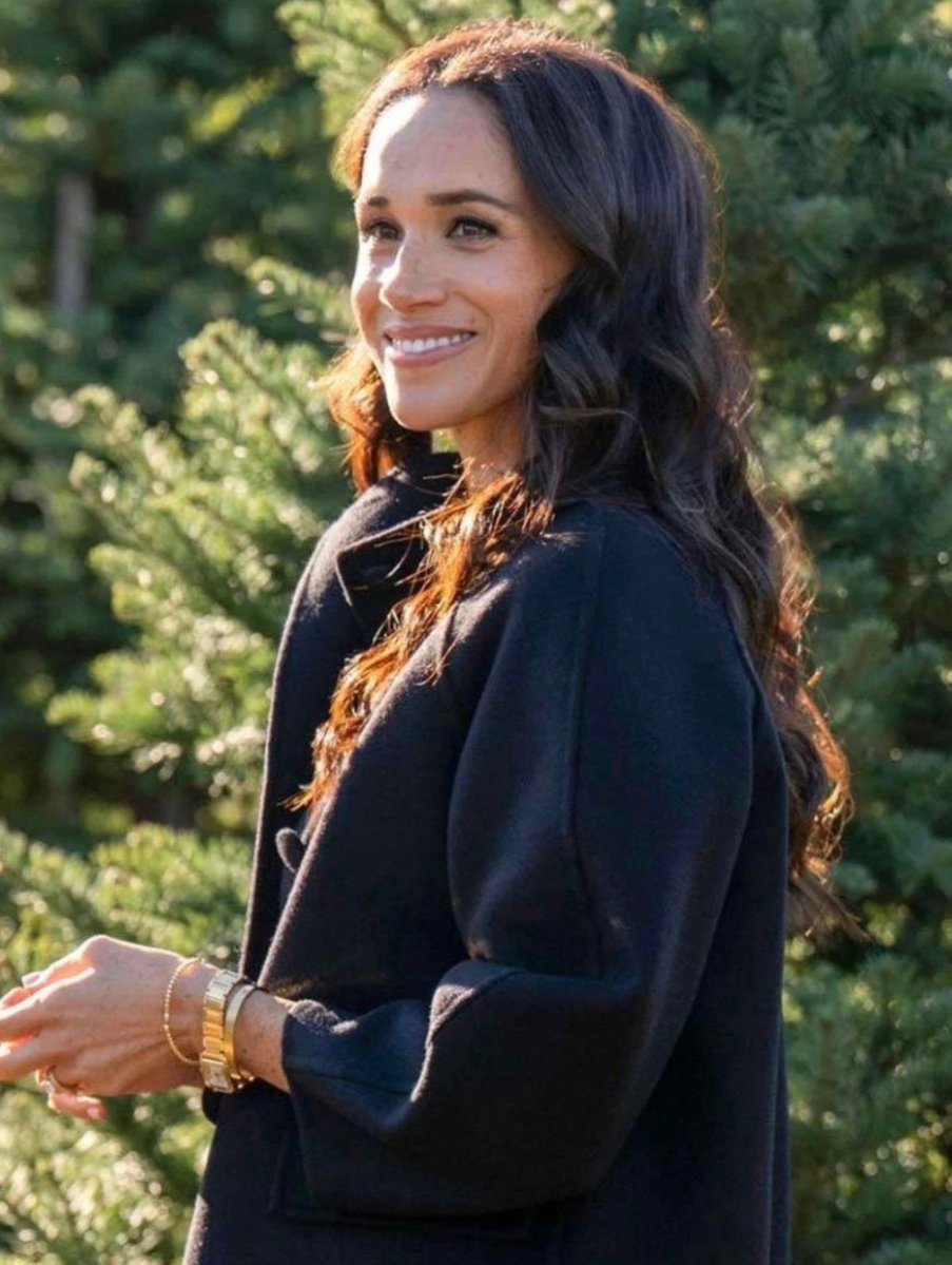 Le__Katerina's tweet photo. Happy Birthday, lovely Meghan. 🎈 

You are one of the strongest, most graceful and beautiful women I’ve heard about. 

Keep illuminating the world with your light.

We love you so much. https://t.co/hJncaM7K5m