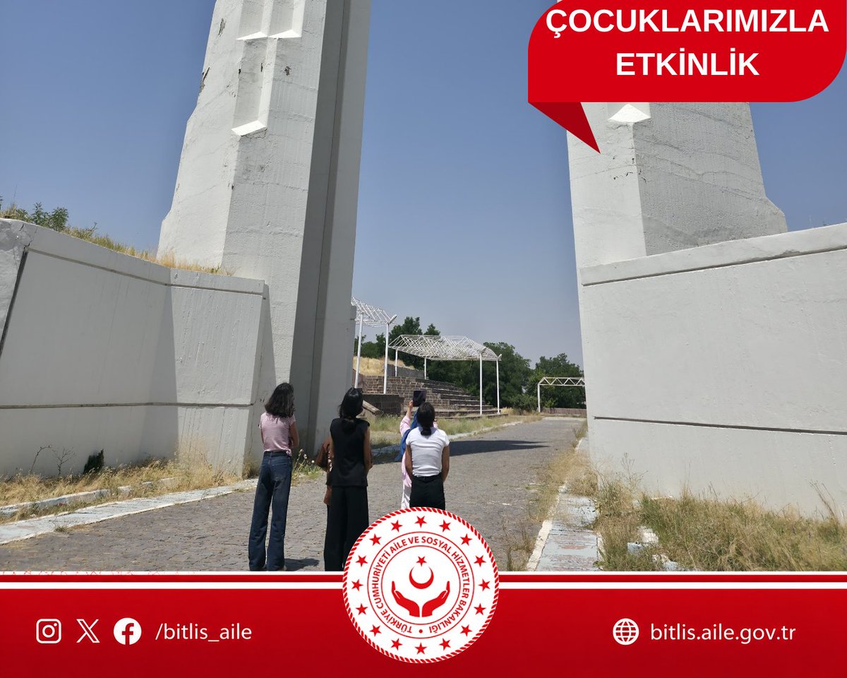 bitlis_aile's tweet photo. 🇹🇷 Tarihimizin İzinde Çocuklarımızla Malazgirt'teyiz 🏛️
Koruma ve bakım altındaki çocuklarımıza, tarih bilinci kazandırmak ve millî değerlerimizi yakından tanımalarını sağlamak amacıyla Malazgirt gezisi düzenlendi.
📍 Gezi kapsamında çocuklarımız 1071 Malazgirt Zafer Anıtı, Malazgirt Müzesi ve Malazgirt Kalesi'ni ziyaret ederek Malazgirt Zaferi'nin tarihimizdeki yerini ve önemini yerinde keşfetti.
🌿 Tarihî ve kültürel mirasımızı yakından tanıyan çocuklarımız, geçmişimizle güçlü bir bağ kurarken, öğretici ve keyifli bir gün geçirdi.
@tcailesosyal @BitlisValiligi @LemanYenigunAk @ASHB_COCUK