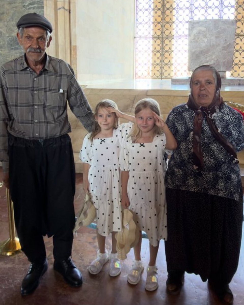 nasuhbektas's tweet photo. 34 yıl sonra tüp bebek yöntemiyle çocuk sahibi olan aile, çocuklarıyla beraber Anıtkabiri ziyaret ettiler. https://t.co/6sruBkpE2O