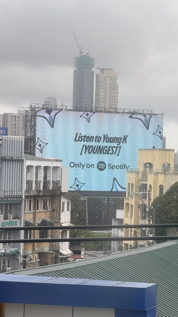 everyoungwon's tweet photo. OMG MERON DIN DITO SA KABILANG SIDE!!! EDSA GUADA RIN BUT SOUTHBOUND AAAAAAAAAAA (lagpas ng tulay pa-ayala, yung sa kita sa tulay i believe is northbound)

thank u spotify!! GANDA NA NG VIEW KO SA APT bcos literal na view ko 'to from my window 😭🥰 https://t.co/dHkcdmqI2A