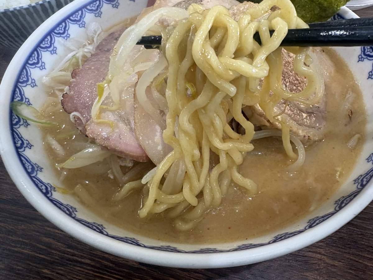 k669583029's tweet photo. 横浜市泉区　雪ぐに
初訪問✨✨やっと来れたー🏆

味噌ラーメン＋チャーシュー全種
うんめえ😭並んだ苦労なんて忘れる美味さ👏
次は冷たいのもチャレンジしたいな😊
ごちそうさまでした❗️ https://t.co/VDB7YDrT98