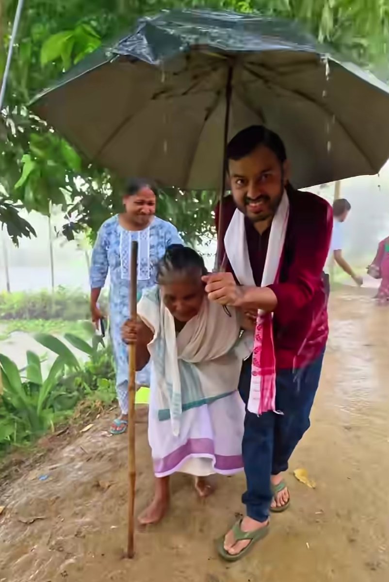 _Sunny_tripathi's tweet photo. Massive respect for @PhysicswallahAP @Alakh_PandeyPW sir for stepping up to help the flood-affected people of Assam. True heroes don't just teach in classrooms, they lead by example when society needs them the most! 🙏❤️ #AssamFloods #AlakhPandey #Physicswallah #RealHero https://t.co/zfgBQOdJx4