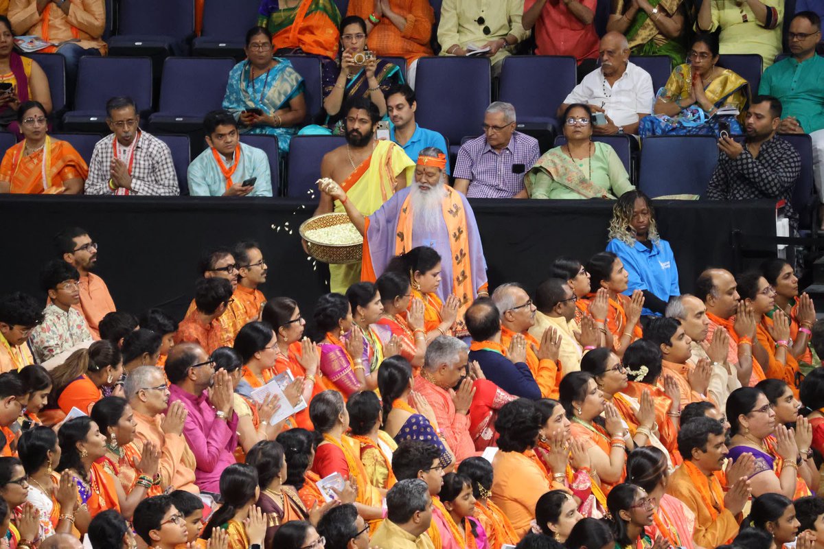 bonu95_'s tweet photo. Standing in the heart of Dallas surrounded by thousands chanting the Gita together was a transformative experience, reminding us that spiritual unity is the ultimate answer to global unrest #GitautsavinUSA @SgsSwamiji https://t.co/jMSwsfWSvO