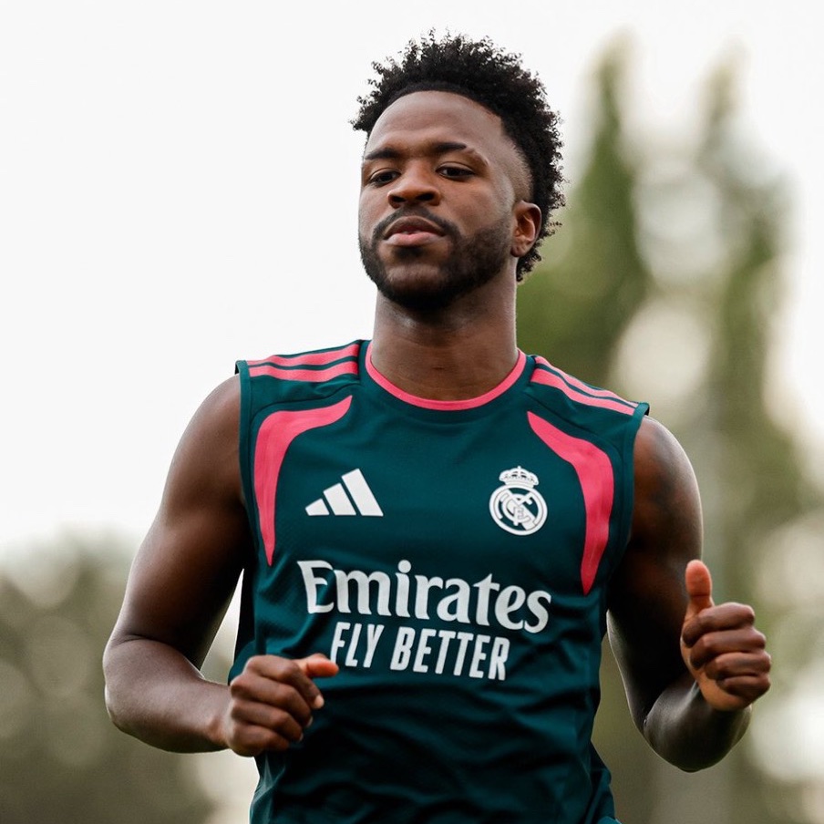 MadridXtra's tweet photo. 🚨💣 BREAKING: Real Madrid KEY figures are IN FAVOR of SELLING Vini Jr. THIS MONTH if there is no renewal. @MarioCortegana https://t.co/3FHZWS1dwh