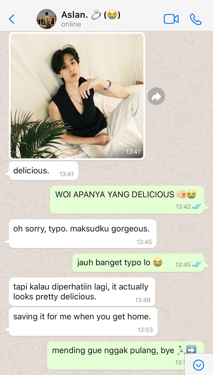deesappears's tweet photo. dewtee one tweet au, when you marry your friend who’s been patiently in love with you for seven years and now he won’t stop teasing you every single day.

🌶 (slightly spicy conversation.) https://t.co/cgxPtbqTtw