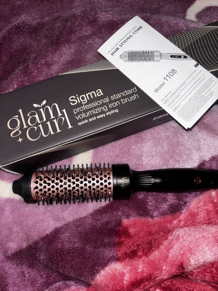 Micheullie's tweet photo. WTS want to sell glamcurl sigma thermal brush no infrared 100% good condition

249k ONLY! after voucher shopee

✅ with box
🌡️ 100–210°C
🍊shopee
📍jakarta selatan https://t.co/NdDuxTd296