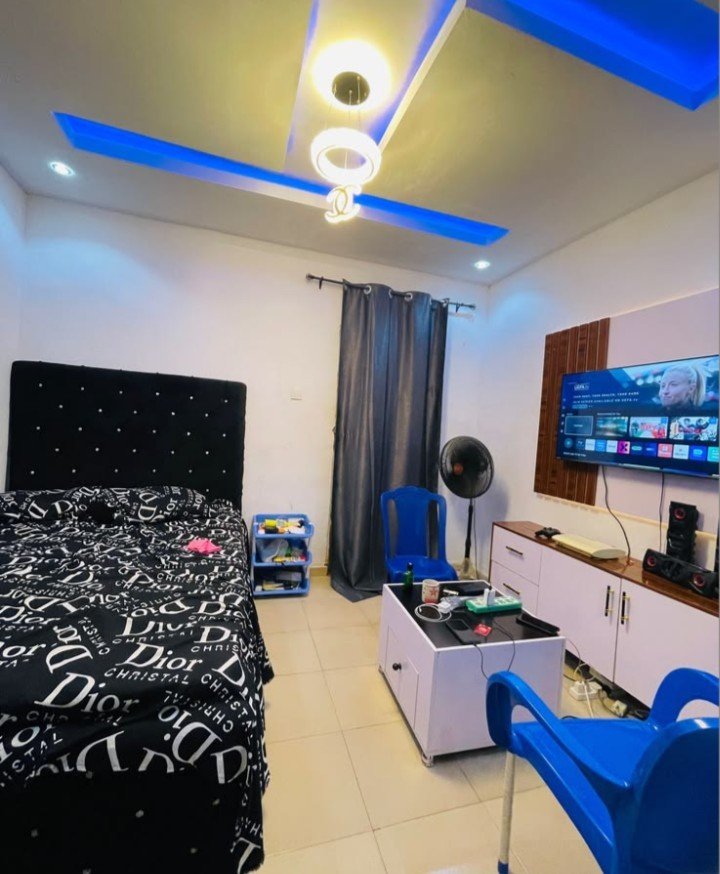 JeffdeyCraze's tweet photo. If you still in your 20s and you're staying in an apartment like this, I go just assume say you poor 💔 https://t.co/0EKCrC3X5q