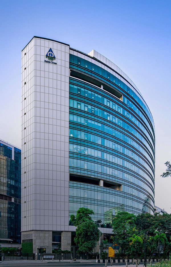 AndhraCommunity's tweet photo. 🚨 Raheja Corp’s major mixed-use development in Visakhapatnam moves forward with ToR approval!

Spread across 27 acres, the proposed project will include:

🏢 4 IT/ITeS towers with 2.5 million sq. ft. of workspace
🏙️ 5 residential towers comprising around 900 apartments

Another significant boost to Vizag’s IT, commercial and residential growth.

#Visakhapatnam #Vizag #AndhraPradesh #ITInfrastructure #RealEstate #InvestInAP