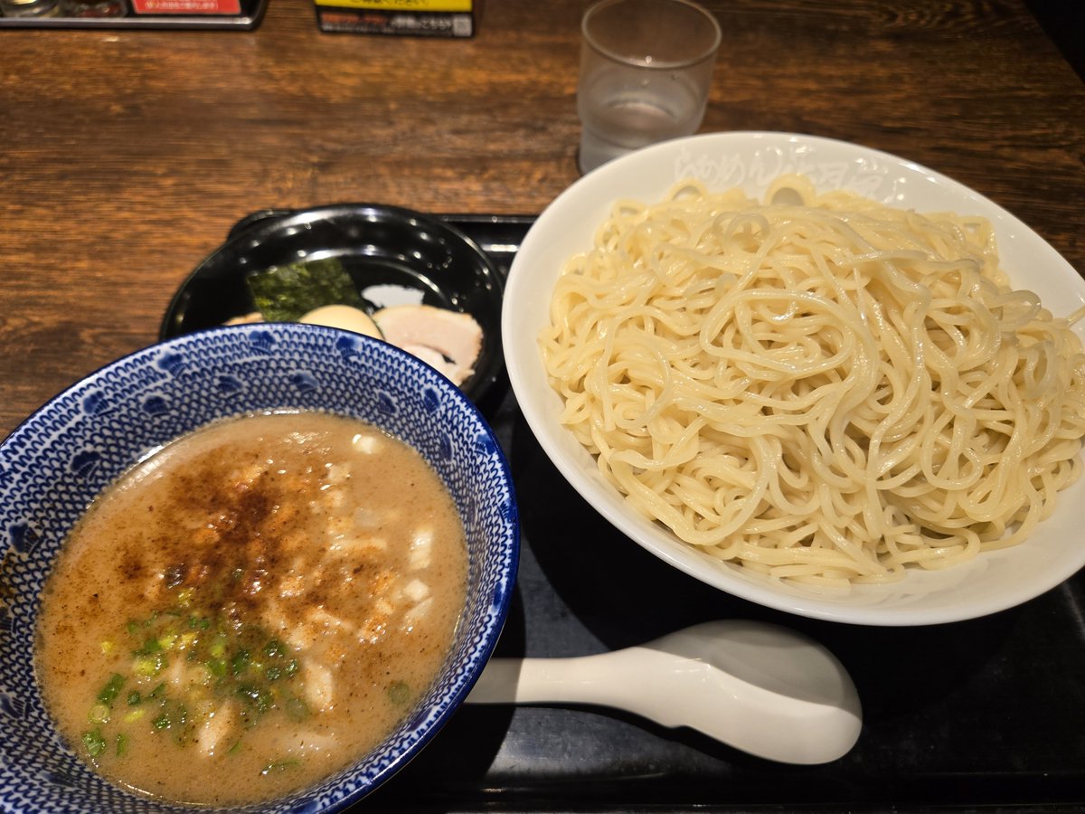 MoonBlood73683's tweet photo. 今から昼飯……
ﾁｶﾚﾀ……ﾊﾞﾀｯ https://t.co/qRJ915OwkW