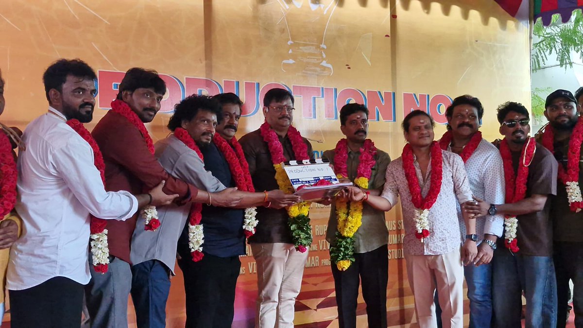 ChennaiTimesTOI's tweet photo. Actor #Muthukumar, #Pugazh and #Sendrayan come together for a film directed by #MadanDurai. The film which also stars Vijay TV fame #Ramar, #AjayRaj and #PavelNavageethan began with an official pooja ceremony today! https://t.co/n8SOyx3OyH
