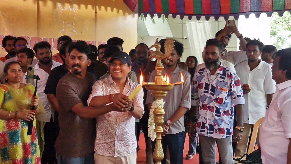 ChennaiTimesTOI's tweet photo. Actor #Muthukumar, #Pugazh and #Sendrayan come together for a film directed by #MadanDurai. The film which also stars Vijay TV fame #Ramar, #AjayRaj and #PavelNavageethan began with an official pooja ceremony today! https://t.co/n8SOyx3OyH