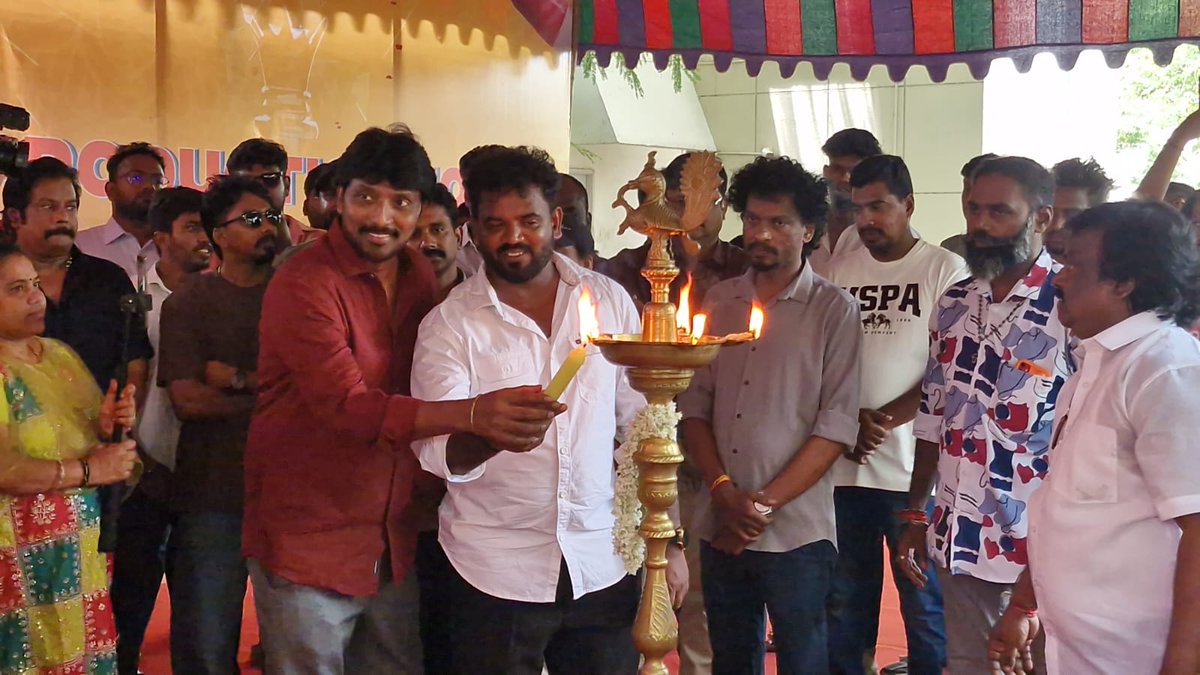 ChennaiTimesTOI's tweet photo. Actor #Muthukumar, #Pugazh and #Sendrayan come together for a film directed by #MadanDurai. The film which also stars Vijay TV fame #Ramar, #AjayRaj and #PavelNavageethan began with an official pooja ceremony today! https://t.co/n8SOyx3OyH