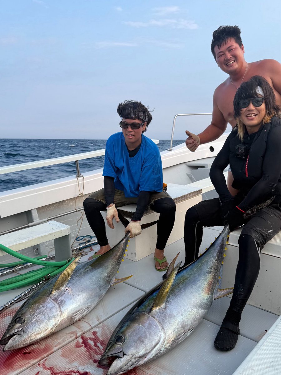 hayato4243's tweet photo. 久しぶりに上げられたキハダ。
やっぱ俺は仲間とマグロが大好きだ！！！！ https://t.co/e8pbjbbhg3