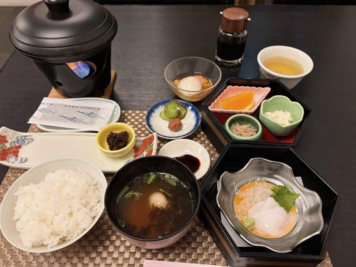 65saatcom's tweet photo. 世の中のキャラクター大好きなのにグリーティングで対峙するとニヤニヤするだけの物体と化すからキャラが〜してた！みたいな話してる人羨ましい https://t.co/t1fdjLbD7x