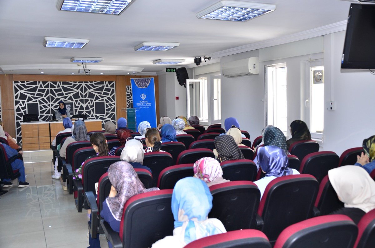 TDVKAGEM's tweet photo. KAGEM'de Bugün | 12.30 - 13.30

TDV KAGEM tarafından yaz dönemine özel düzenlenen "Kur'an'dan Hayata Dokunan Mesajlar" programı, Uzman Vaiz Aynur Yaşar ile sizlerle...

*Program hanımlara özeldir. https://t.co/KsoKIvH666