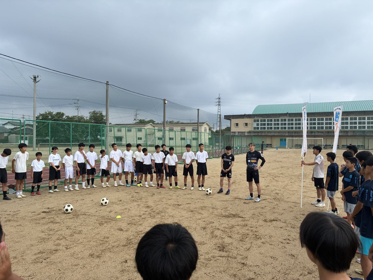 yusaku_09futsal's tweet photo. ⁡本日、愛媛県立新居浜東高等学校ご協力の下
新居浜市立南中学校サッカー部
LIT新居浜Jr.ユースU15を対象で
【サッカーに活きるフットサル戦術⚽️】
をテーマにクリニックを行いました🙌🏼

#愛媛県立新居浜東高等学校 
#サッカー部 
#新居浜市立南中学校 
#lit新居浜ジュニアユース 
#魅can部 https://t.co/Ml7epHTRIk