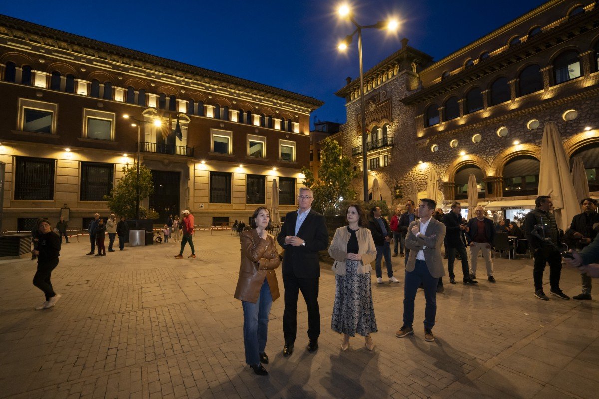 grupoetra's tweet photo. Teruel estrena una nueva forma de sentir su patrimonio. 🏰✨
#GRUPOETRA inauguró la espectacular renovación lumínica y sonora de la Plaza San Juan. El sistema sincroniza #lucesLED con sonido dinámico para crear eventos únicos, asegurando además un ahorro del 40% en el consumo.⚡ https://t.co/74UZO0cOxy