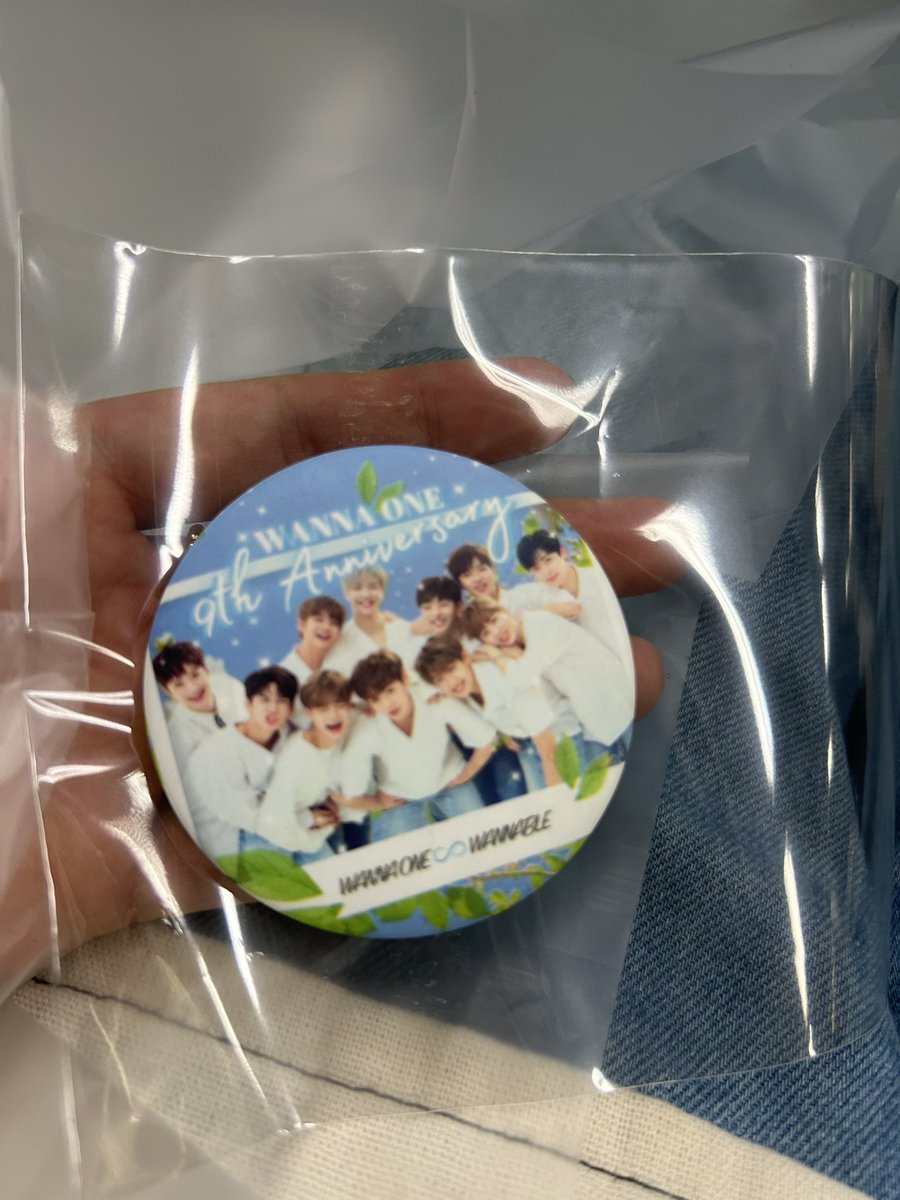 sdnj1416's tweet photo. 짬내서 다녀온 워너원 생카
이쁜 사진이 가득하고 손거울도 받았다:)
#카페오늘의기분 #워너원 https://t.co/bcrqAh9K8O