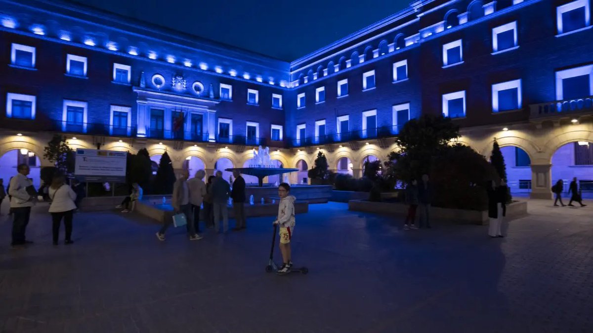 grupoetra's tweet photo. Teruel estrena una nueva forma de sentir su patrimonio. 🏰✨
#GRUPOETRA inauguró la espectacular renovación lumínica y sonora de la Plaza San Juan. El sistema sincroniza #lucesLED con sonido dinámico para crear eventos únicos, asegurando además un ahorro del 40% en el consumo.⚡ https://t.co/74UZO0cOxy