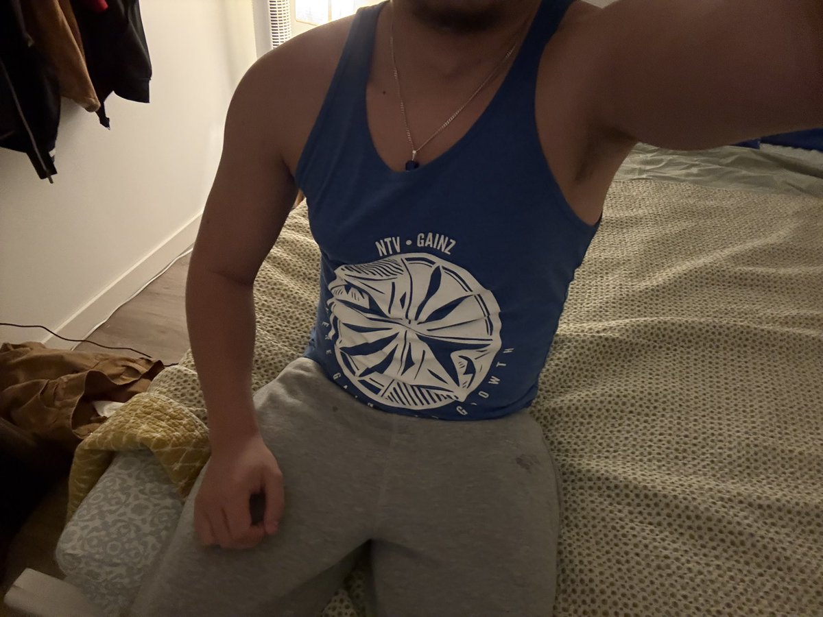 WestCoastTylerX's tweet photo. Wish I was spooning a bro rn #bi #nsfwtwtًً #mlm #college https://t.co/NPXhrYplBn