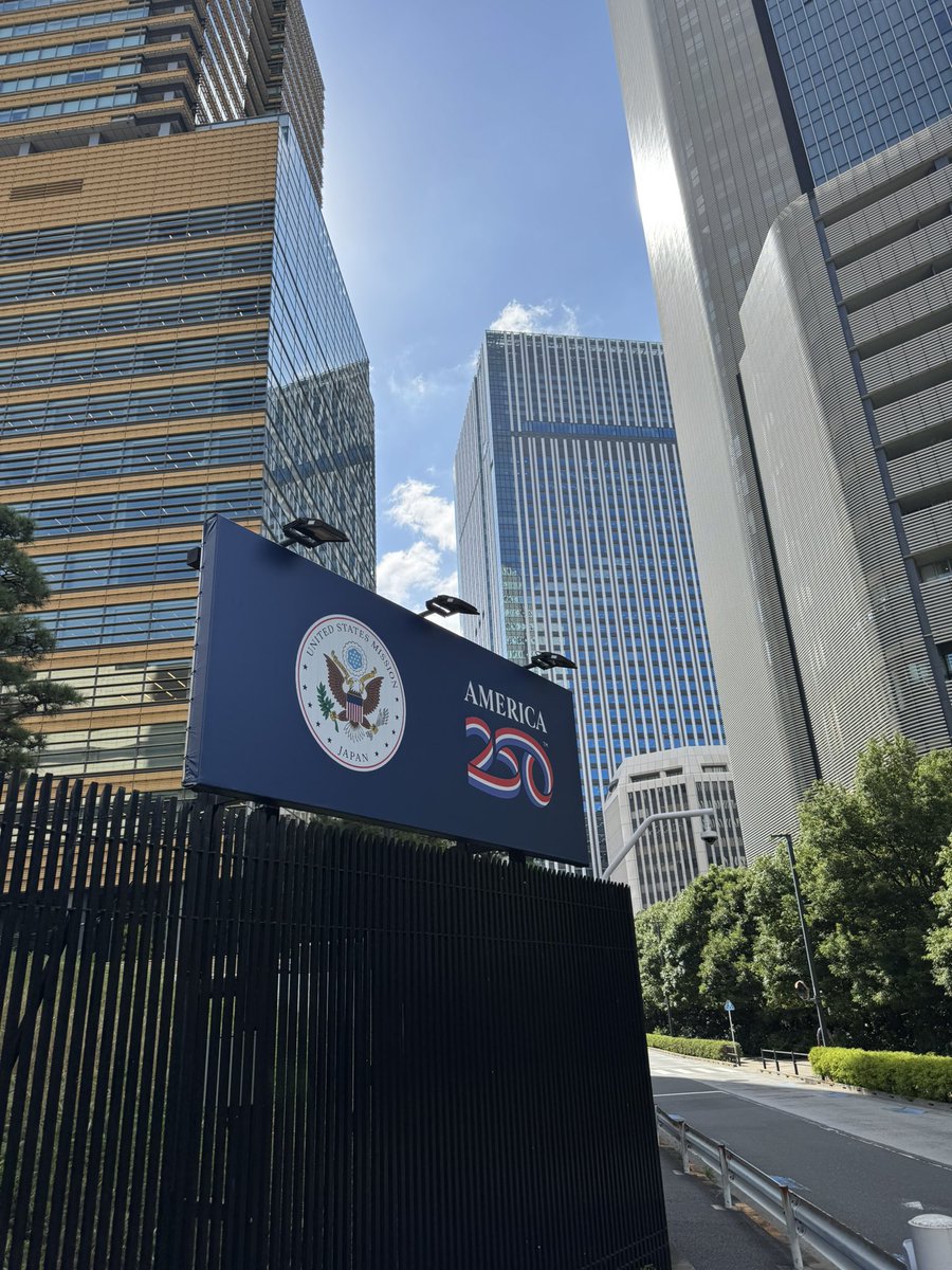 NorihiroUehata's tweet photo. トランプ大統領の側近でもある駐日アメリカ合衆国特命全権大使 ジョージ・エドワード・グラス閣下とお会いしました。神戸市はもちろん日米同盟にも資する有意義な会談となりました。詳細は後ほど。 https://t.co/4LaEvxn4jW