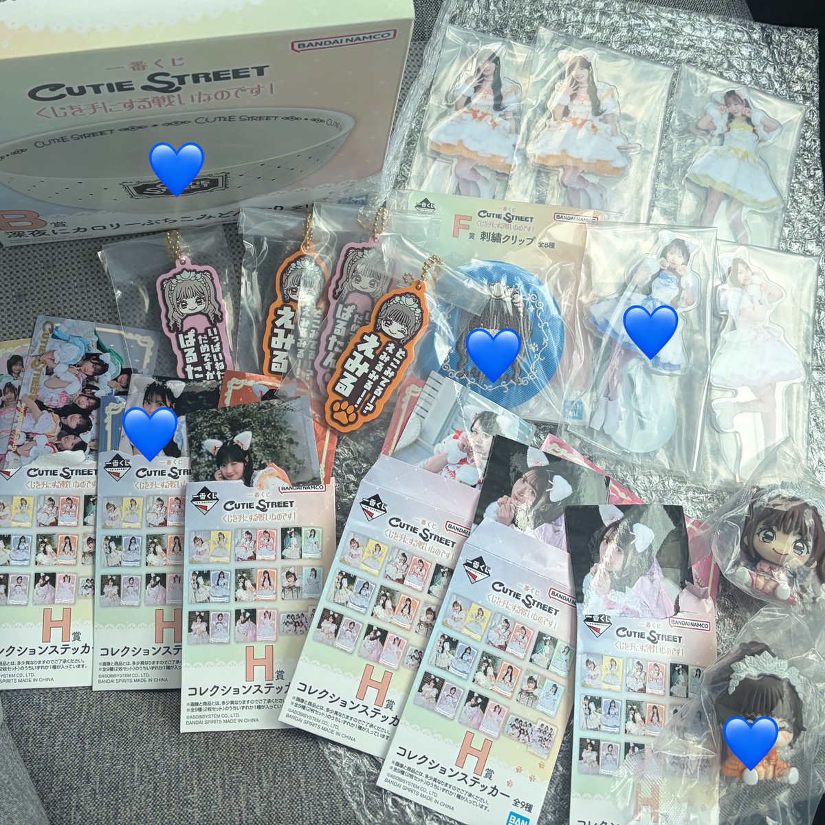 blue512_'s tweet photo. きゅーすと一番くじ 交換

【譲】
B賞 (要相��)
C賞 🩷
D賞 🧡🧡💛💜
G賞 🧡🧡🩷🩷
H賞 🩷🩷🧡❤️

【求】
C賞💙
G賞💙
とりあえず💙

当方推し以外のグッズを手元に置かないため、交換対象なくても要相談で対応します💭
リプ、DMどちらでも大丈夫です🙌🏻
 #きゅーすと  #きゅーすと一番くじ https://t.co/ivOEEj9PKw