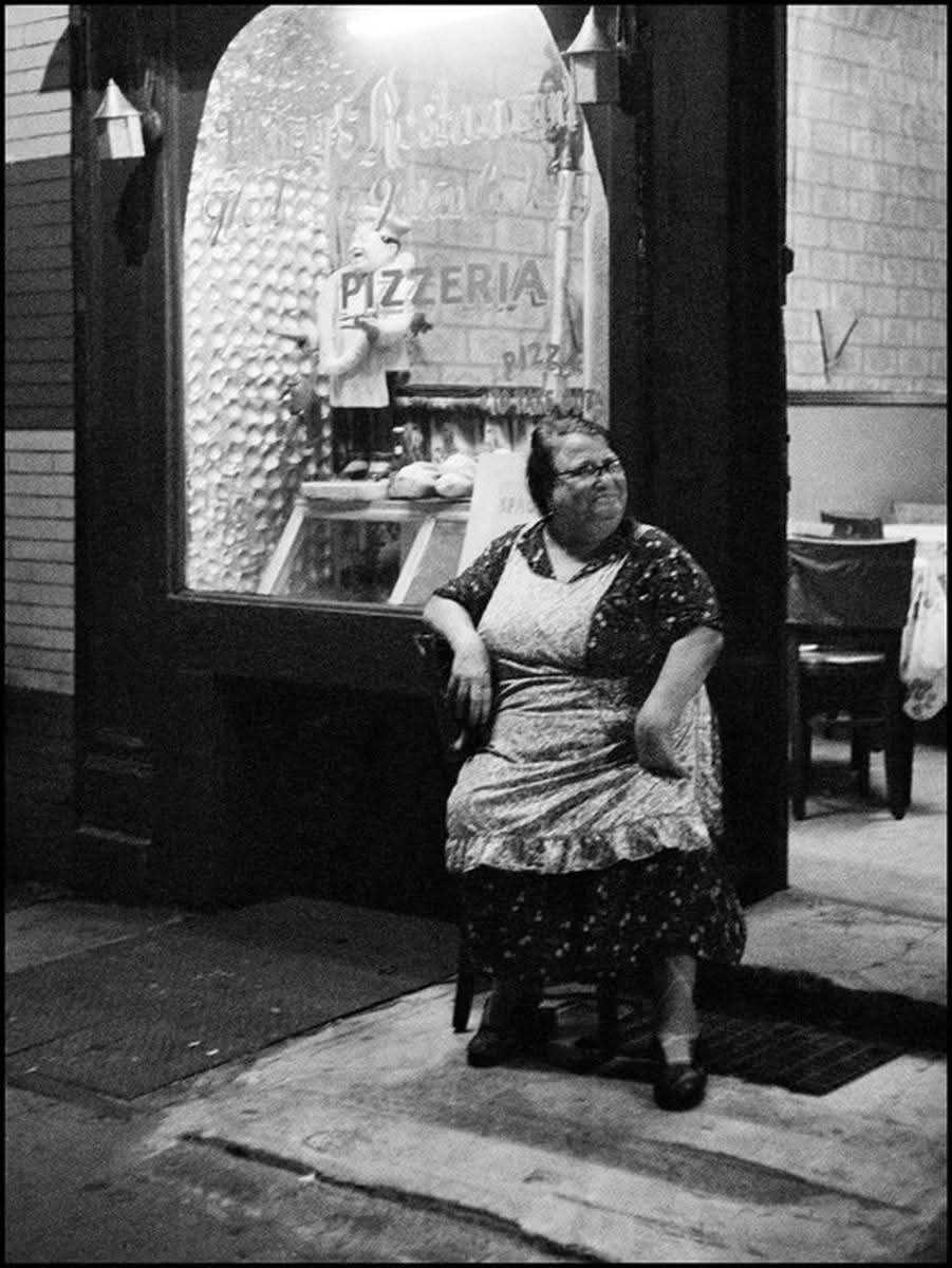 sylvie_longeron's tweet photo. Dennis Stock 
Greenwich Village 
1959 
"Nightfall on the streets" https://t.co/1QPMMYp0az